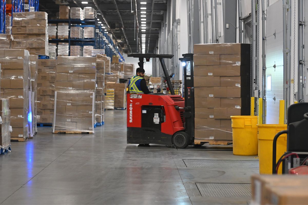 Calgary 3PL Warehouse vs In-House Storage: Cost Comparison