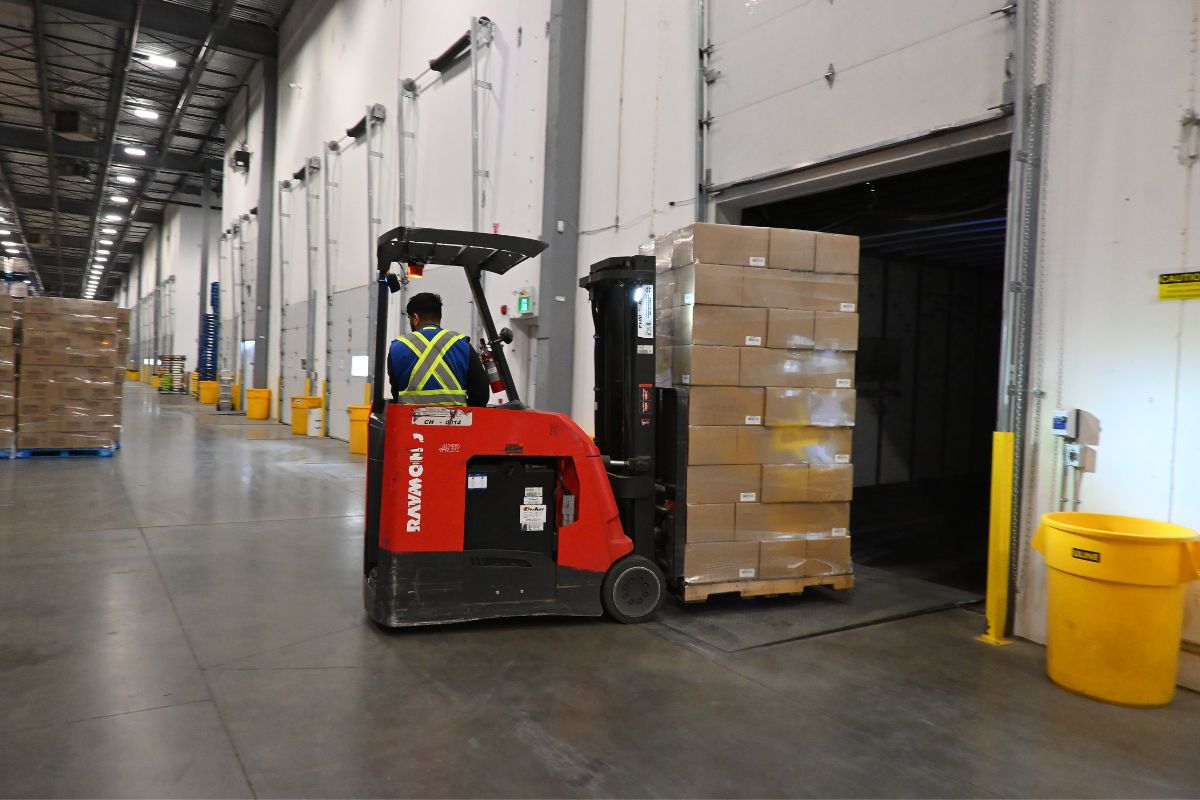 Container De-Stuffing & Stuffing Services in Calgary Explained