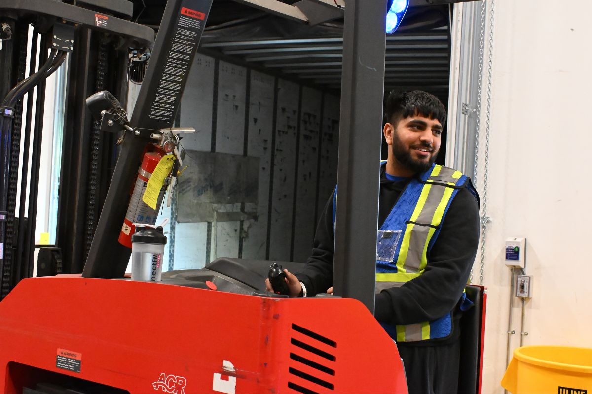 When Should You Outsource Logistics in Calgary